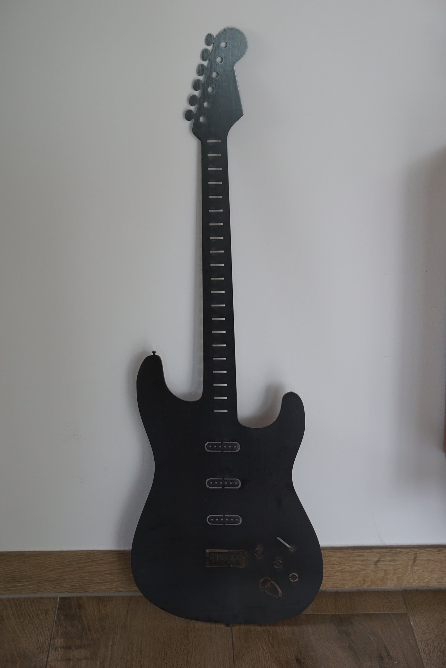 Gitarre aus 3mm Stahl