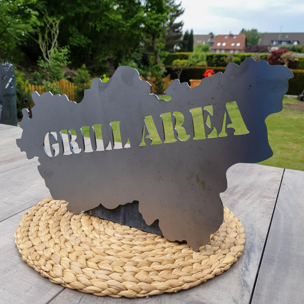 Ruhrpott Umriss in der Farbe Walzblau. Mit der Innenschrift Grill Area