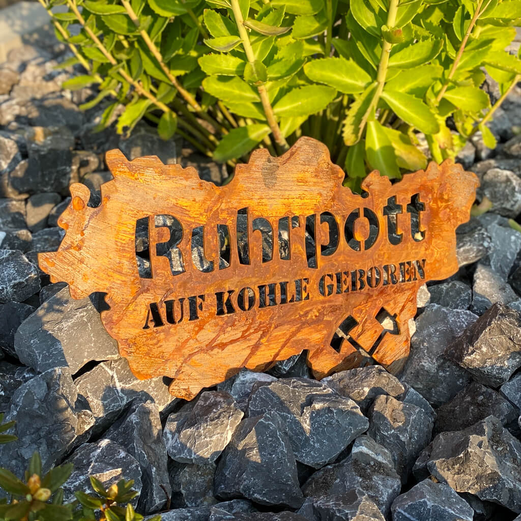 Ruhrgebiet Umriss mit dem Spruch auf Kohle geboren mir Rostpatina