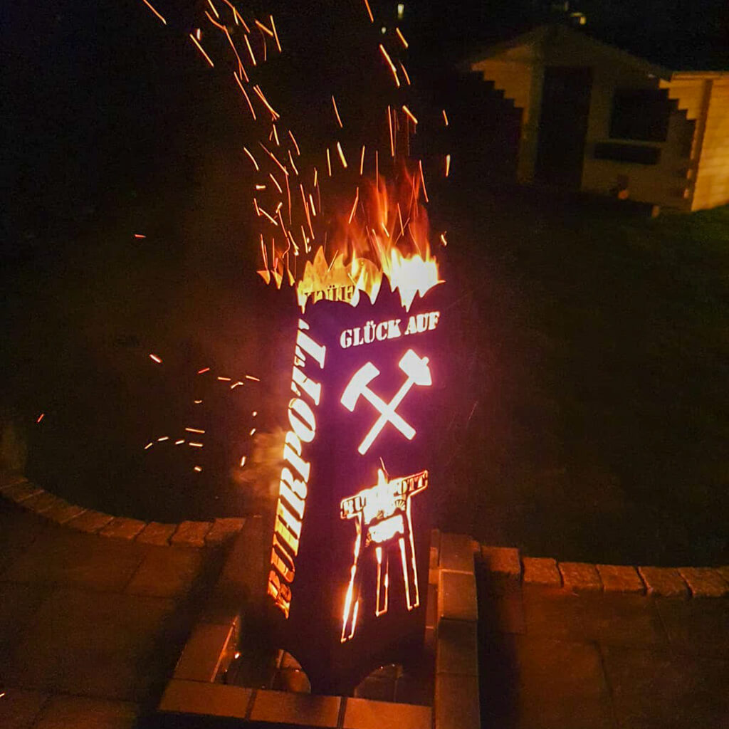 Ruhrpott Feuertonne Feuersäule die Brennt
