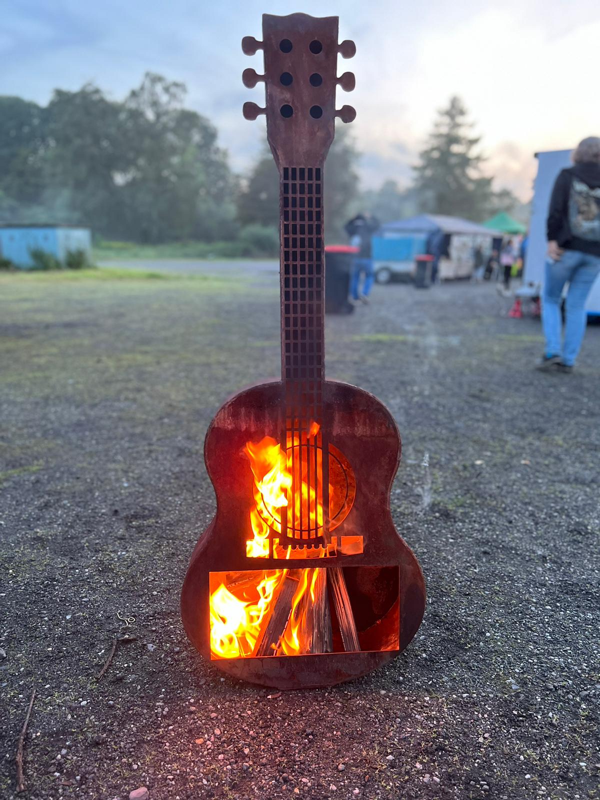 Gitarre - Feuertonne